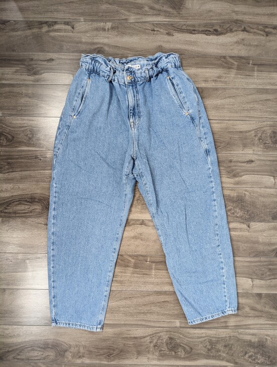 Zara Denim - Zara Women's Elastic Waist Mom Jeans Light Wash size 10 Pleated